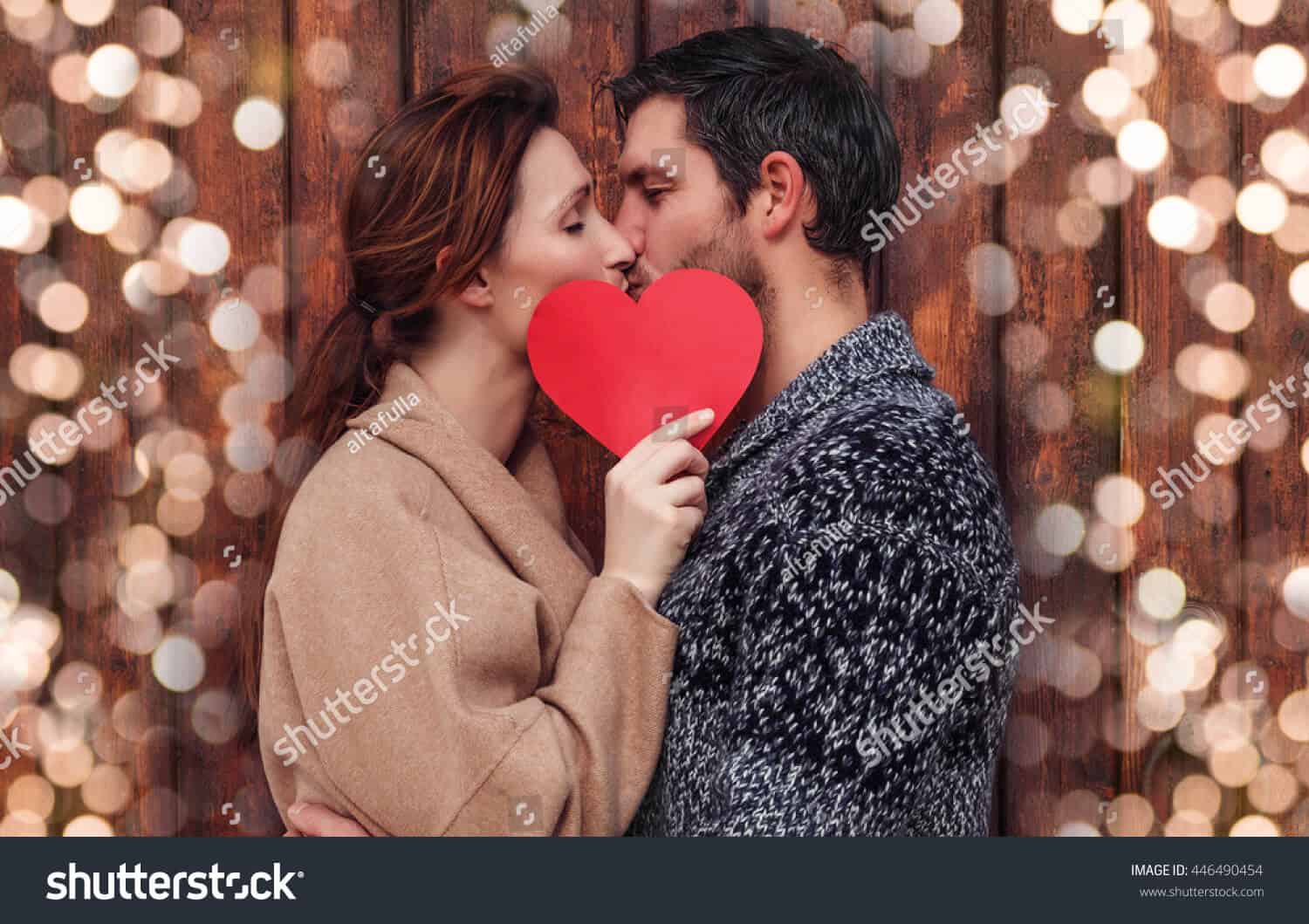 120 ngàn hình ảnh cặp đôi hôn nhau trong ngày lễ Valentine tuyệt đẹp