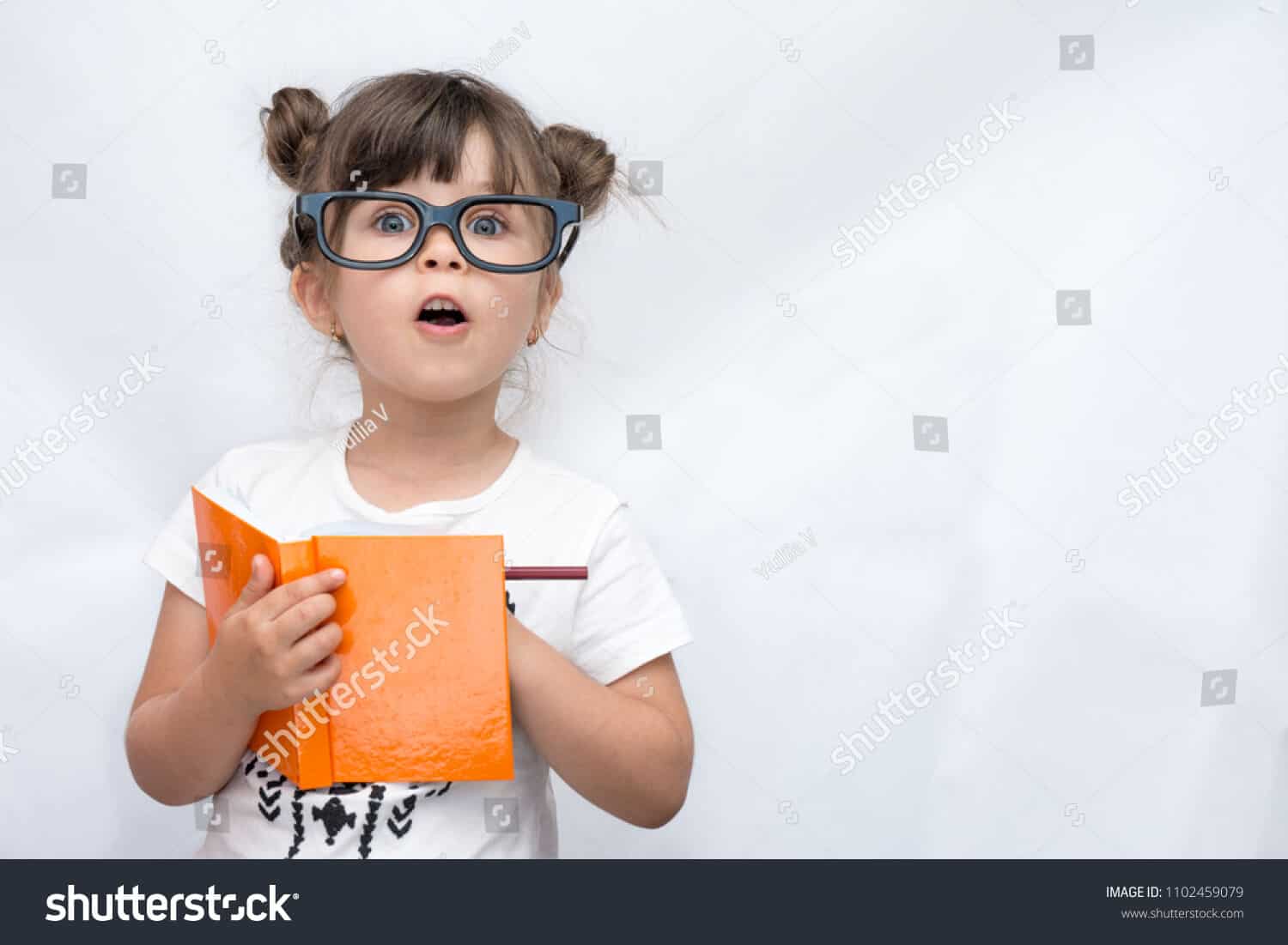 248 ngàn hình ảnh trẻ em ngồi viết chữ chất lượng cao trên Shutterstock